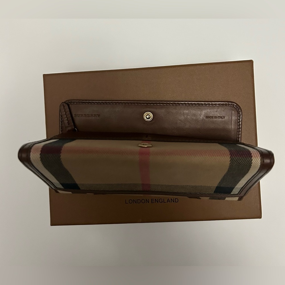Burberry House Check Leighton Fabric and Leather Continental Wallet - Picture 4 of 16
